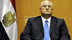 Adli Mansur jura el cargo como nuevo presidente interino de Egipto instaurado por los militares