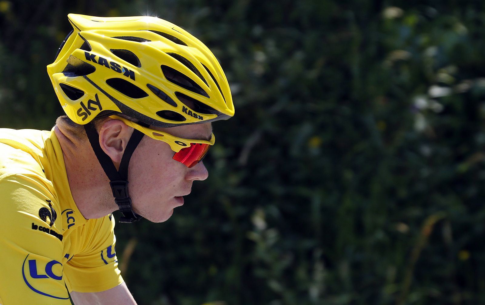 Race leader yellow jersey holder Team Sky rider Christopher Froome of Britain climbs the Mente pass during the 168.5 km ninth stage of the centenary Tour de France cycling race from Saint-Girons to Bagneres-de-Bigorre