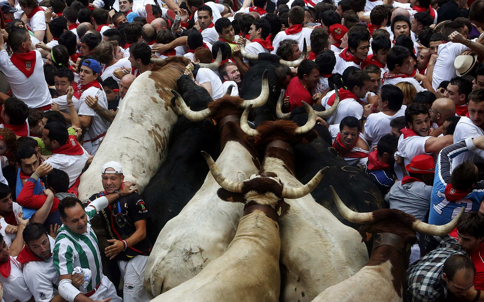Dramático séptimo encierro de San Fermines 2013 que acaba con un tapón en la plaza de toros