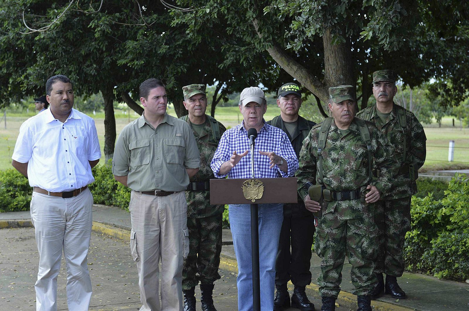 Colombia's President Juan Manuel Santos to the media at an army base in Tame
