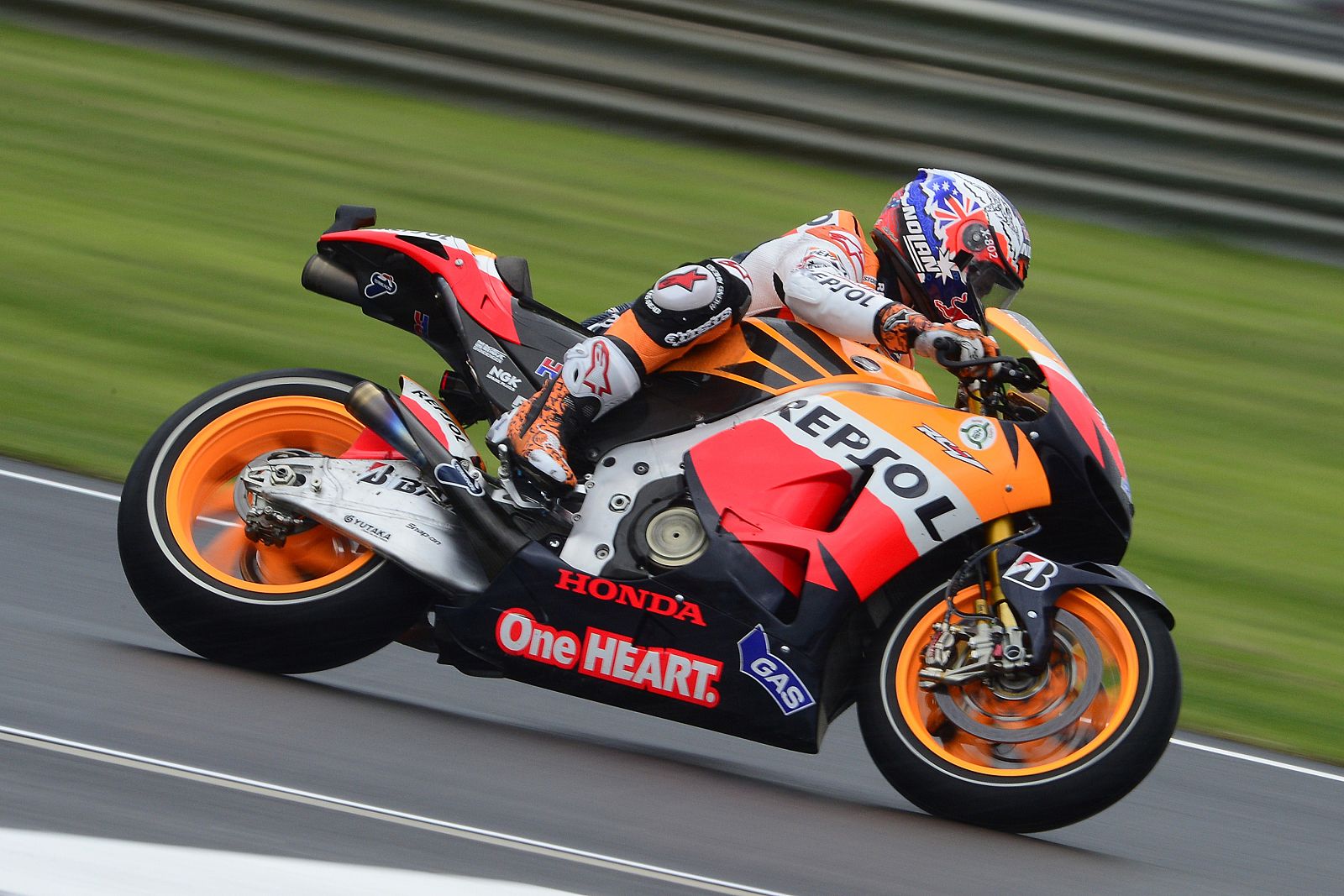 Casey Stoner, pilotando la Honda oficial en el circuito de Valencia