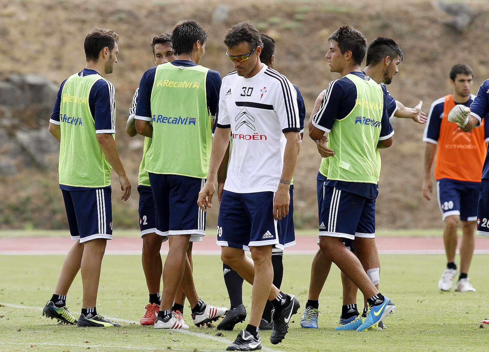 El entrenador del Celta, Luis Enrique, al frente de una sesión de entrenamiento