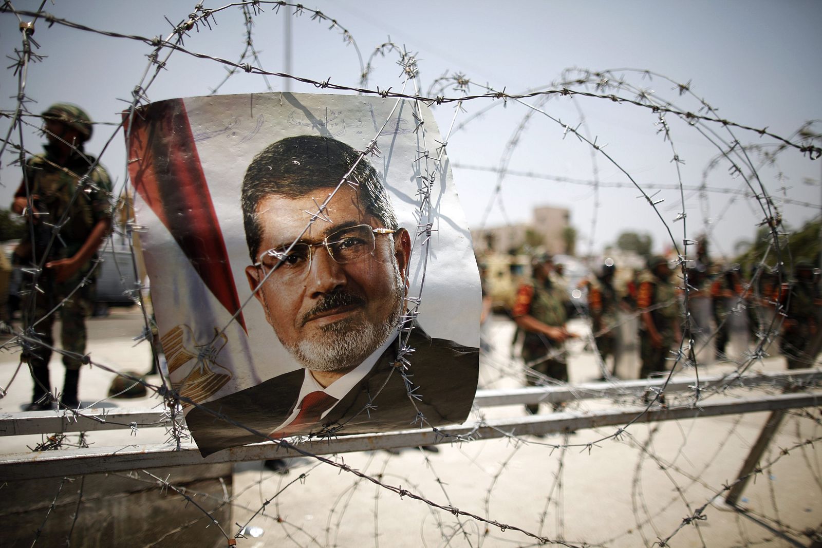 Imágen de un cartel del presidente depuesto islamista, Mohamed Morsi