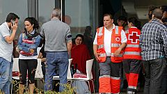 Las primeras familias ya velan a sus muertos mientras una treintena de heridos continúa crítico