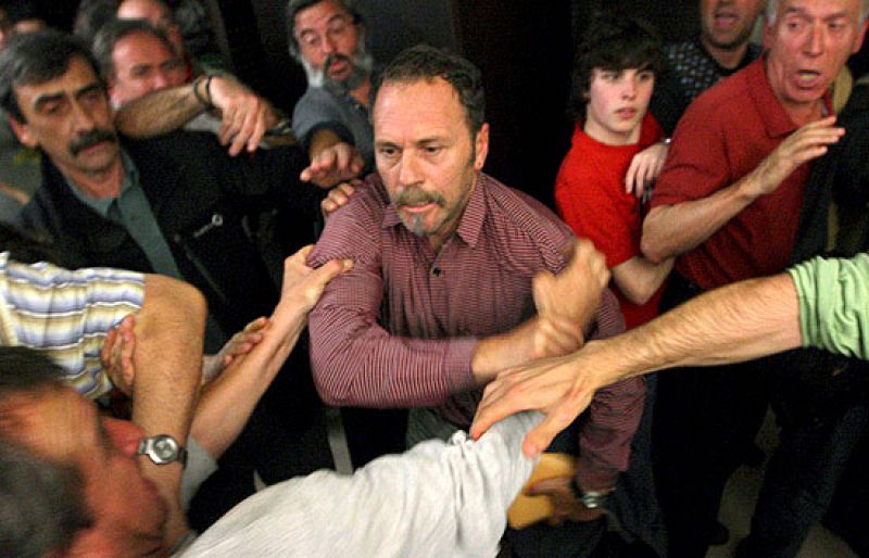 Agreden a un concejal del PSE tras la votación de una 'moción ética' en Pasajes