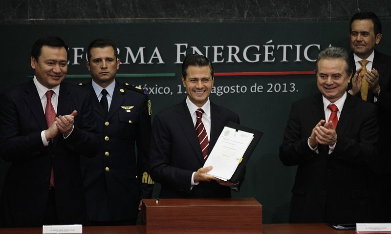 El presidente de México propone cambios en la Constitución para modernizar el sector energético