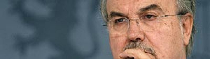 Solbes, en Radio Nacional: "Hay que apretarse el cinturón"