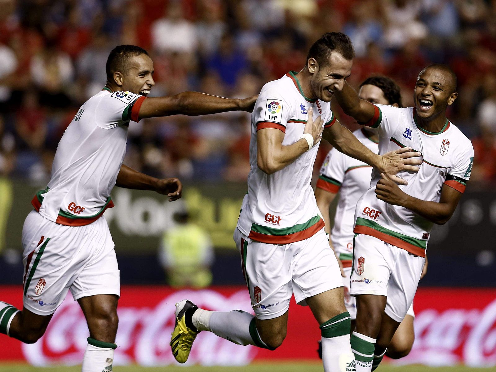 El jugador del Granada Yebda celebra el gol conseguido ante Osasuna.