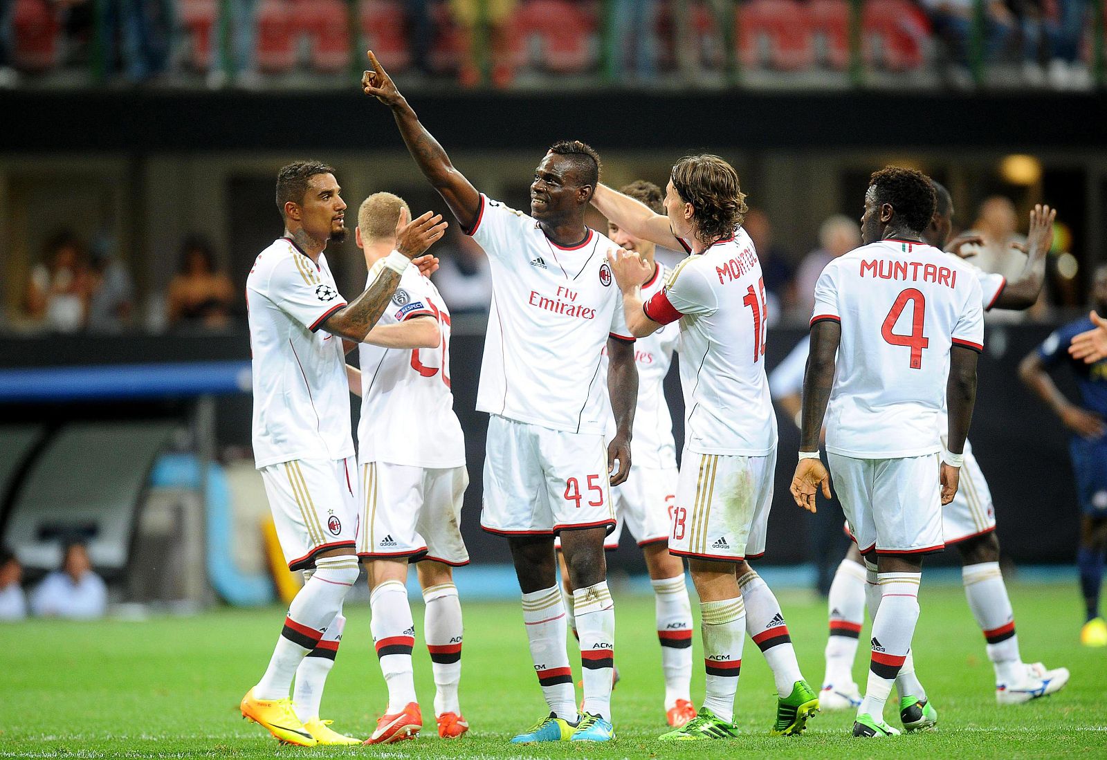 AC MILÁN VS PSV EINDHOVEN