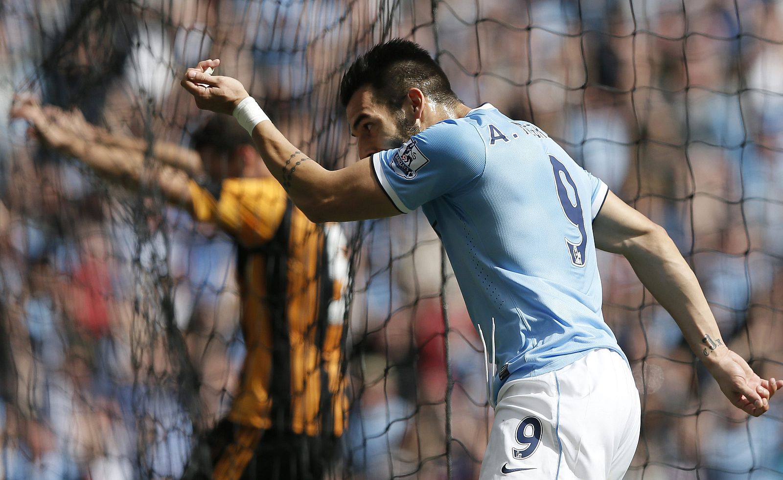Álvaro Negredo celebra su gol ante el Hull