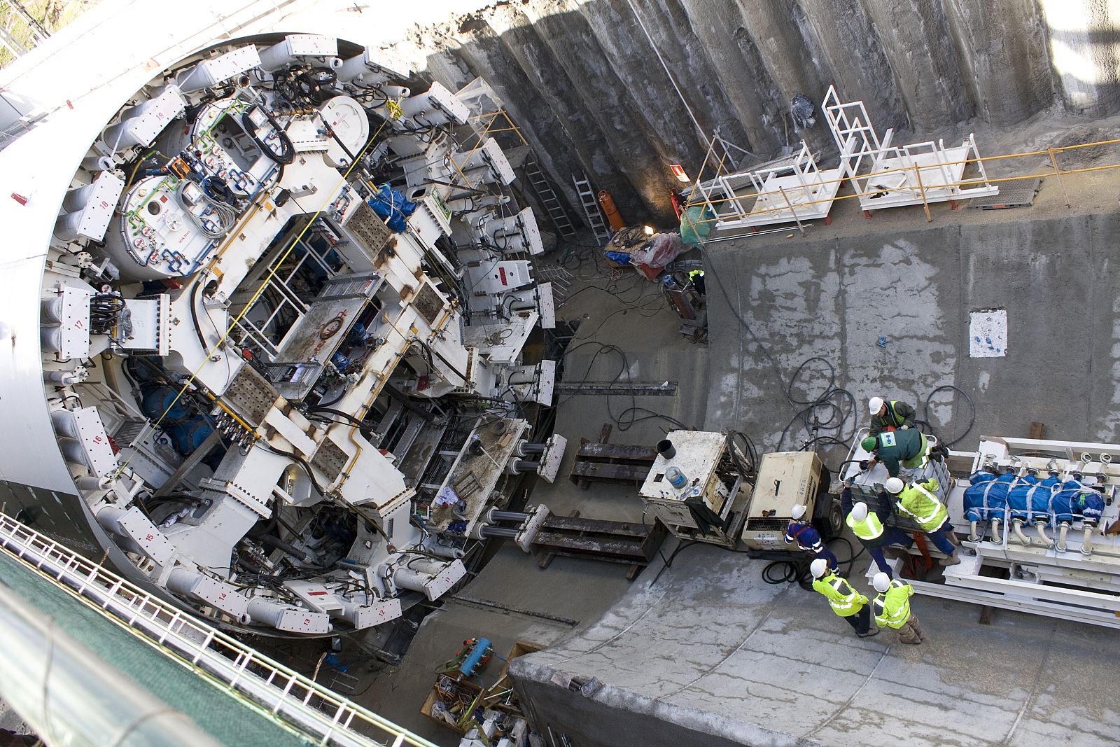 España mantiene su competitividad en sectores como las infraestructuras de transporte (6). En la imagen las obras del túnel del AVE Atocha-Chamartín, Madrid