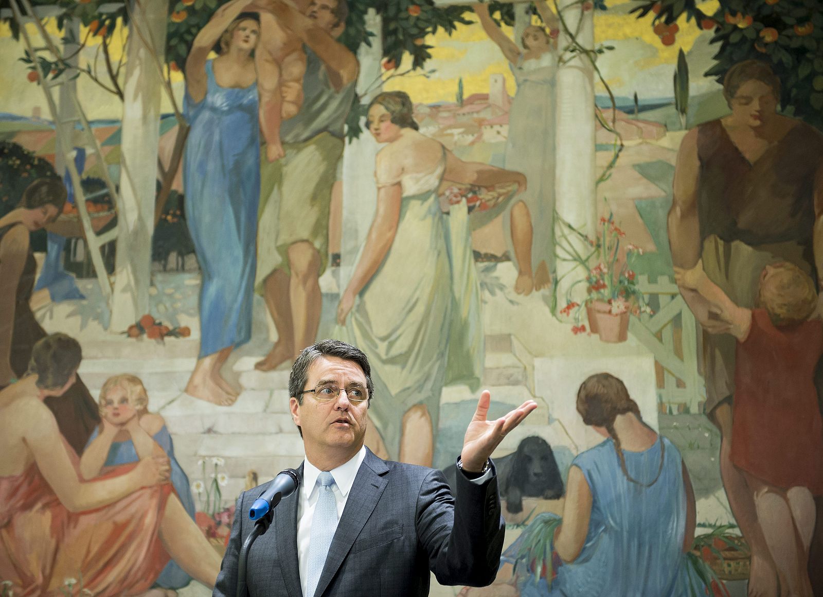 El nuevo director general de la OMC, Roberto Azevedo, expone ante los 159 países miembros su plan de trabajo en el salón Brasil de la sede de la OMC en Ginebra (Suiza)