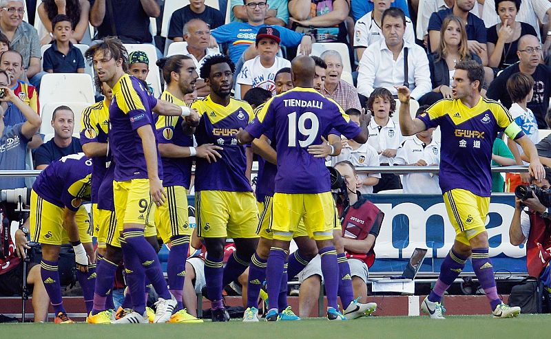 El Valencia sigue en caída libre y se estrella en casa ante el Swansea