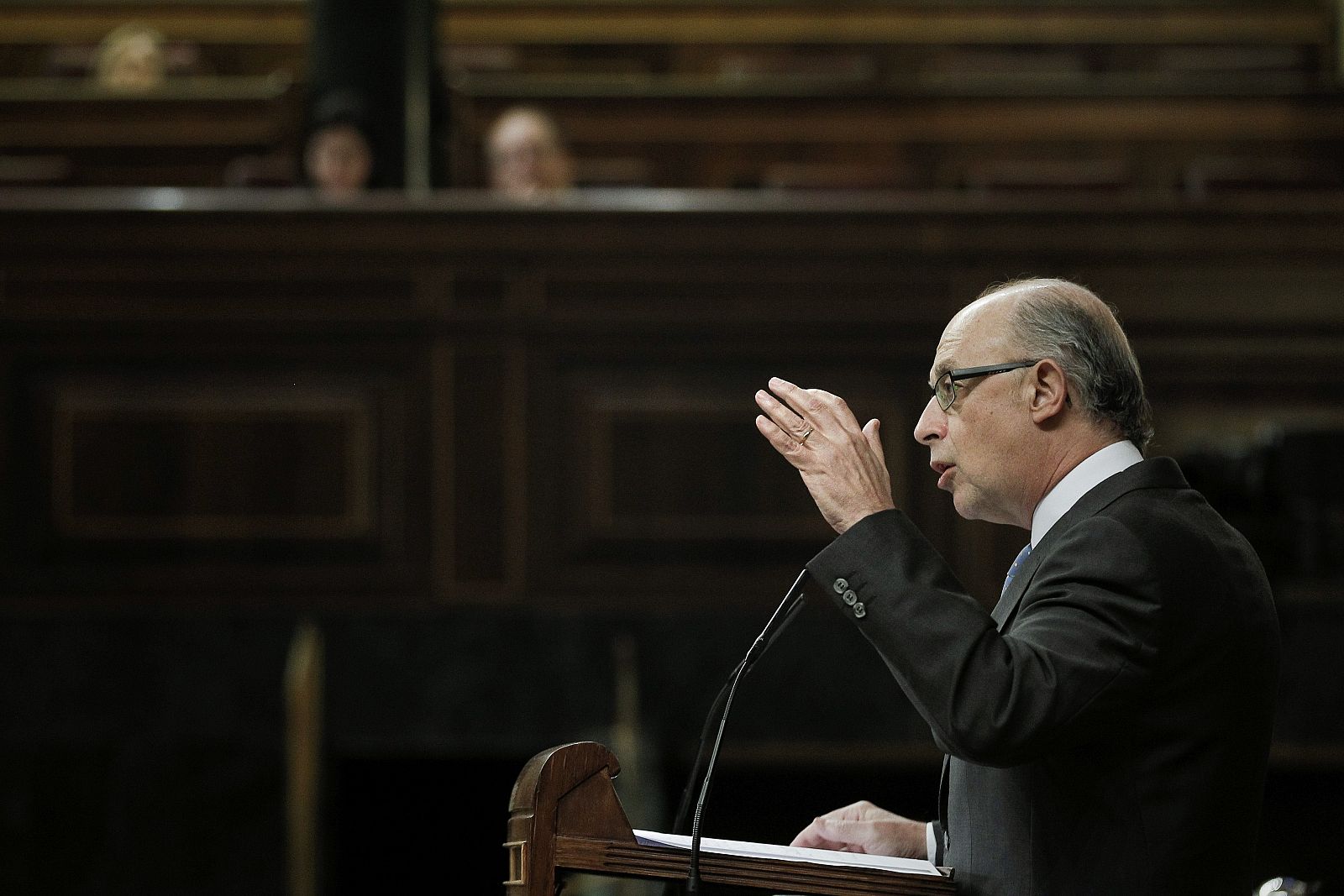 El ministro de Hacienda, Cristóbal Montoro, durante su intervención en el pleno del Congreso