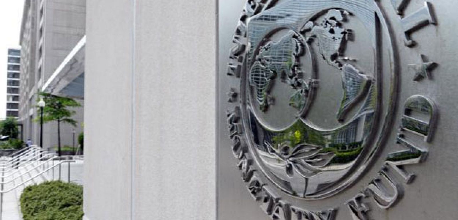 Entrada de la sede del FMI en Washigton