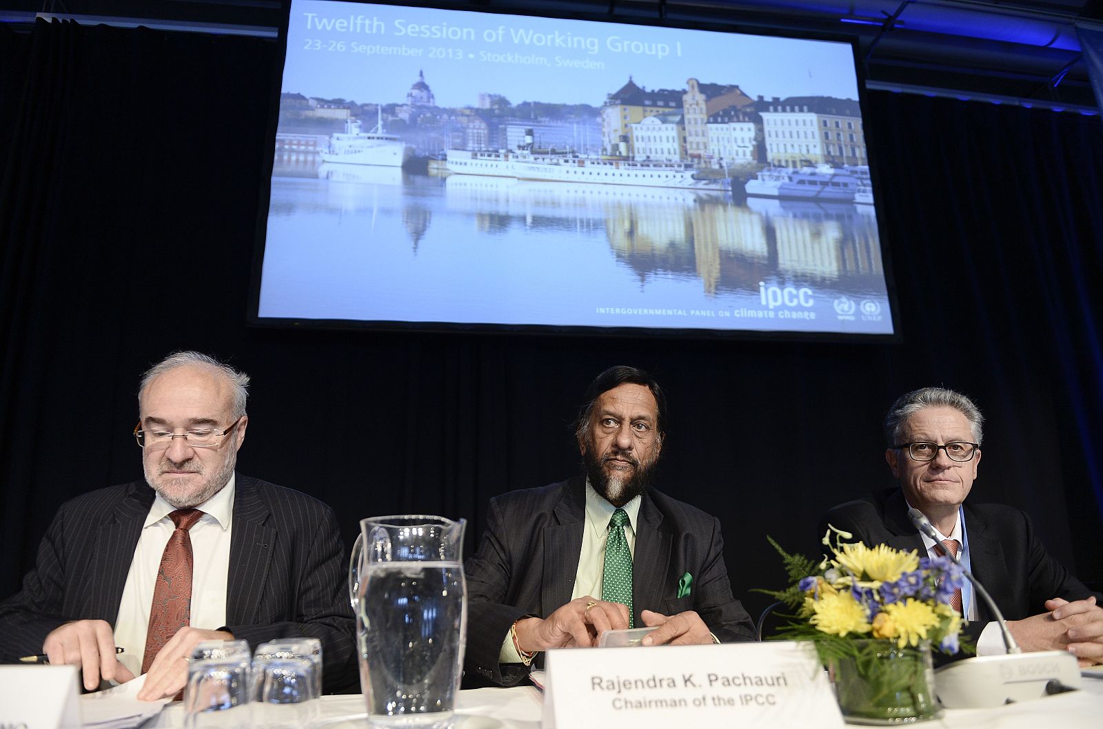 El secretario general de la OMM,  Michel Jarraud, el presidente del IPCC, Rajendra K Pacahauri y el vicepresidente del IPCC, Thomas Stocker.