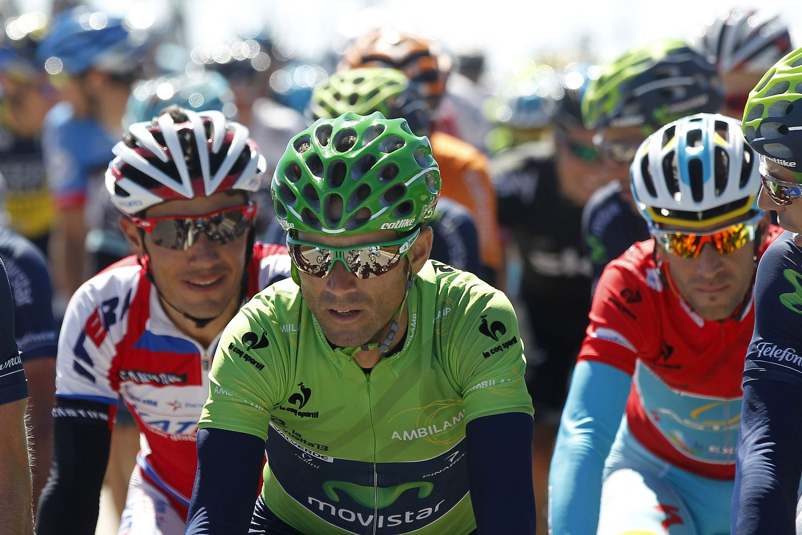 Alejandro Valverde, en el centro, durante la pasada Vuelta a España