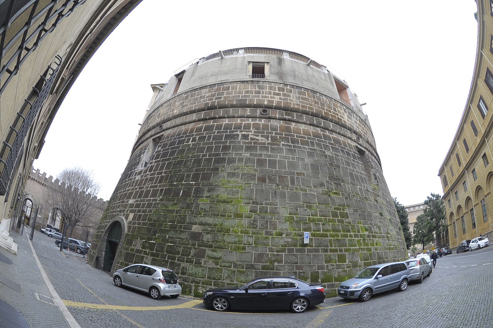 Fotografía fechada el 29 de enero de 2009 facilitada por el "L'Osservatore Romano" el pasado 2 de julio de 2013, que muestra la fachada del Instituto para las Obras de Religión (IOR), conocido como el Banco del Vaticano, en la Ciudad del Vaticano