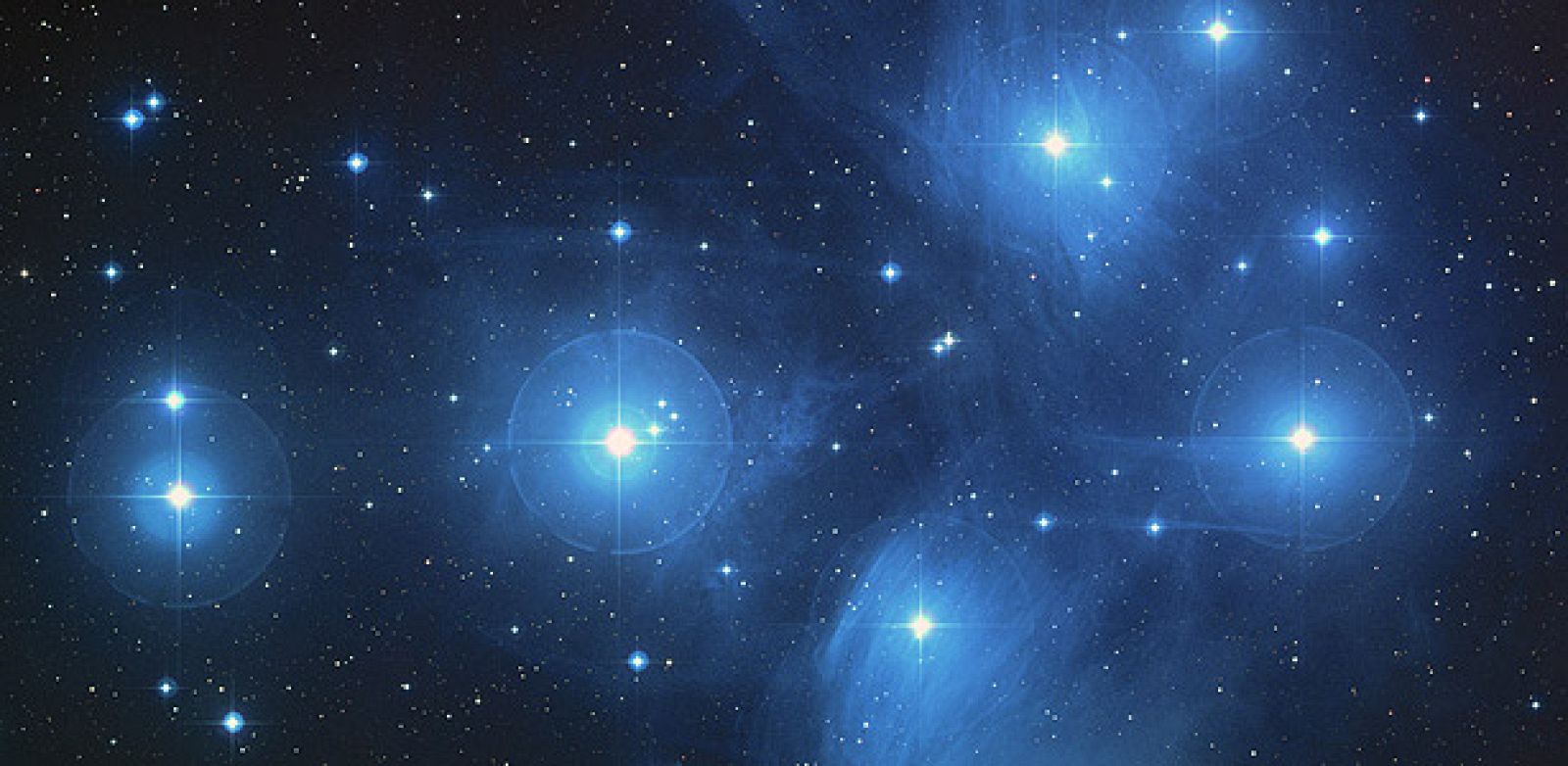 Imagen compuesta en color de las Pléyades