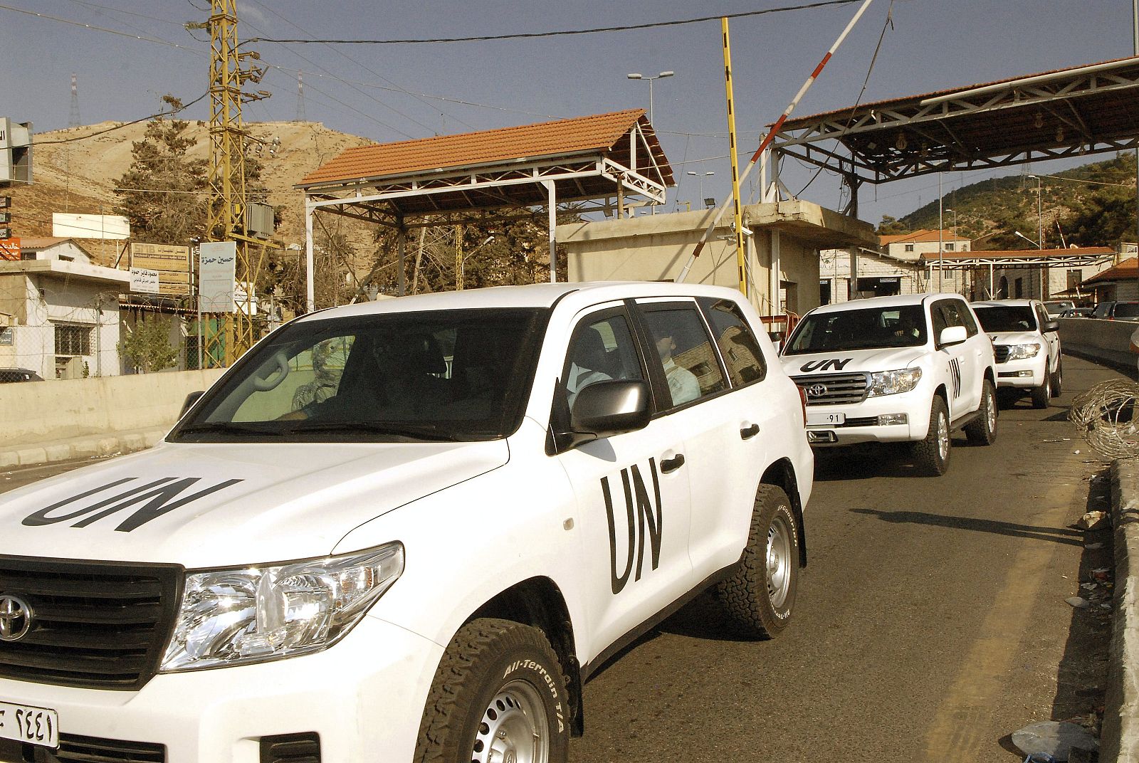 EXPERTOS ONU EN ARMAS QUÍMICAS LLEGAN A BEIRUT PARA VIAJAR POR TIERRA A SIRIA