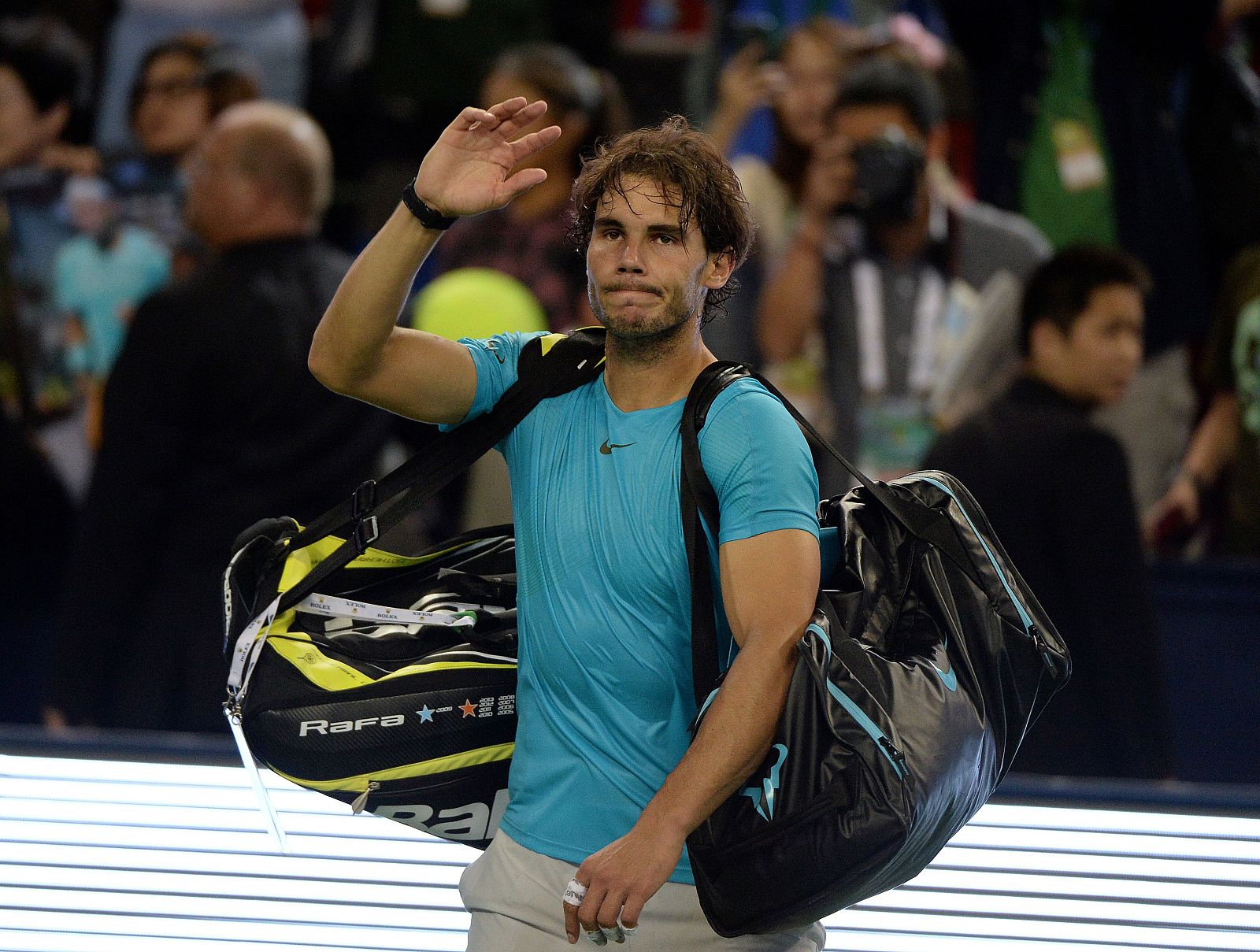 Rafa Nadal saluda al público tras caer ante Juan Martín del Potro