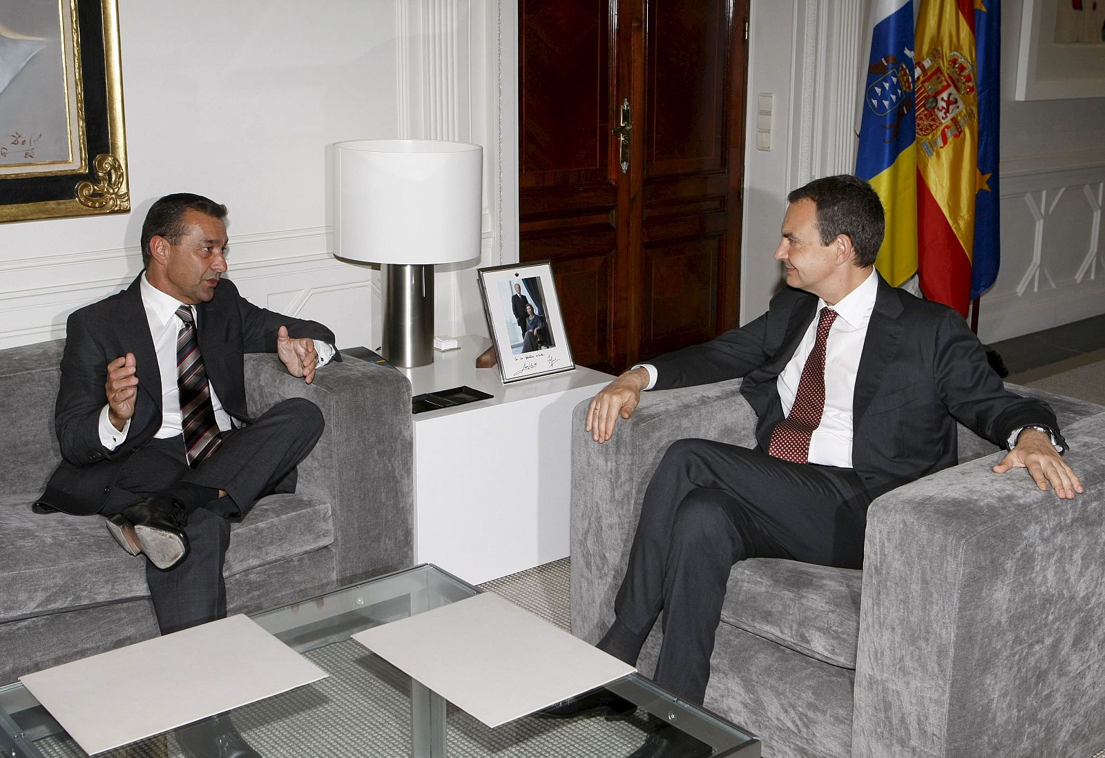 Zapatero se reúne con Paulino Rivero en La Moncloa