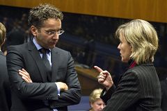 El Eurogrupo aplaza la solución para cerrar el agujero fiscal griego, pero descarta la quita