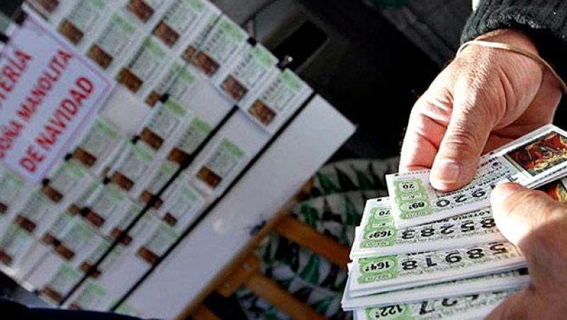 La vida de un décimo de lotería de Navidad, de la 'fábrica' a las manos de los coleccionistas