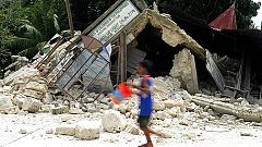 Los muertos por el seismo de Filipinas son ya 144 mientras se sigue buscando a supervivientes