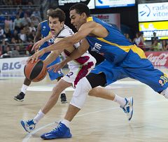 Laboral Kutxa gana a Maccabi con los puntos finales de Heurtel