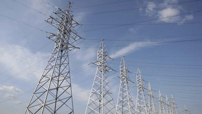 Casi 300.000 hogares podrían ahorrarse 49 euros al año en luz por la compra colectiva de la OCU