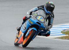 Álex Márquez gana su primera carrera en Moto3 y Salom y Rins se complican el Mundial