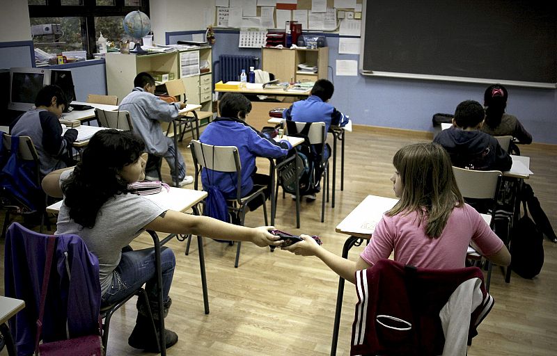 La CE alerta a España de los recortes en educación y de retos "agravados" por la crisis