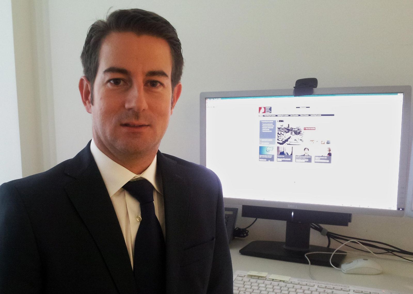 El ingeniero industrial Carlos Rivera es examinador de la Oficina Europea de Patentes.