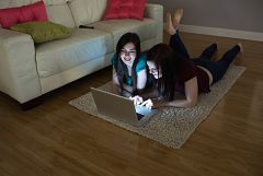 El 64% de personas que tiene un televisor con acceso a Internet en España no lo conecta