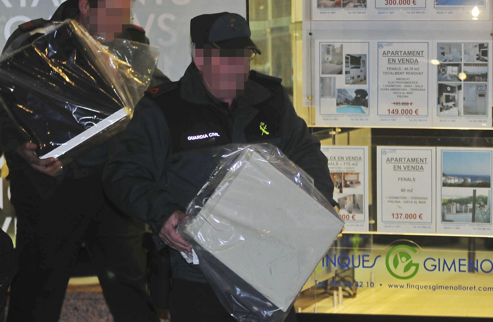 GUARDIA CIVIL ACABA LOS REGISTROS EN LLORET DE MAR POR UNA RED DE BLANQUEO DE DINERO