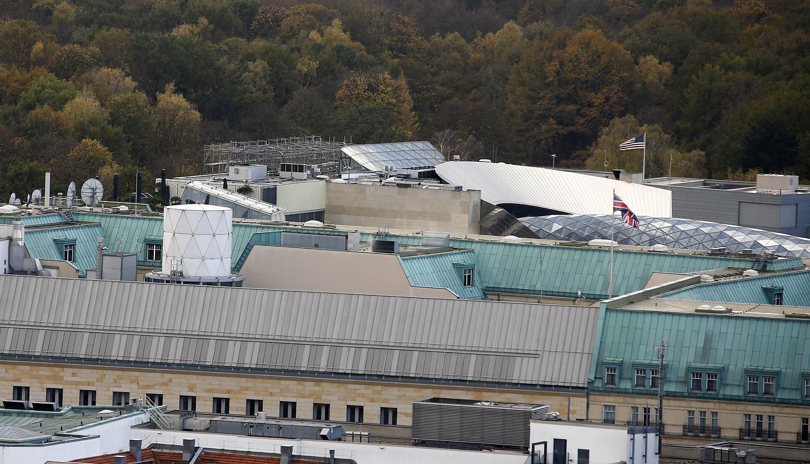Tejados de las embajadas británica y estadounidense en Berlín