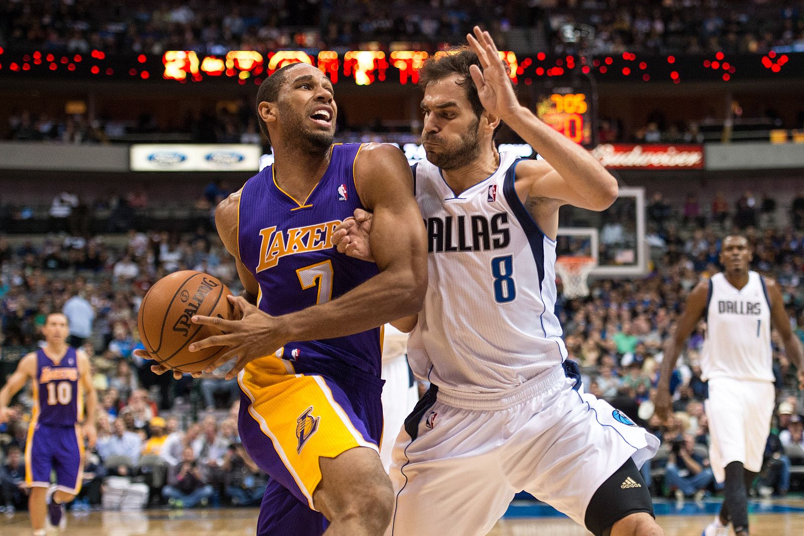 NBA: Los Angeles Lakers at Dallas Mavericks