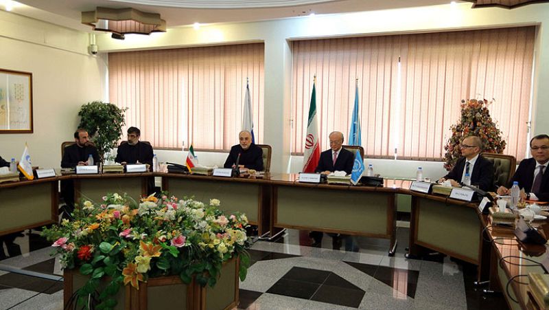 Irán y el OIEA pactan una hoja de ruta para resolver conflicto del programa nuclear iraní