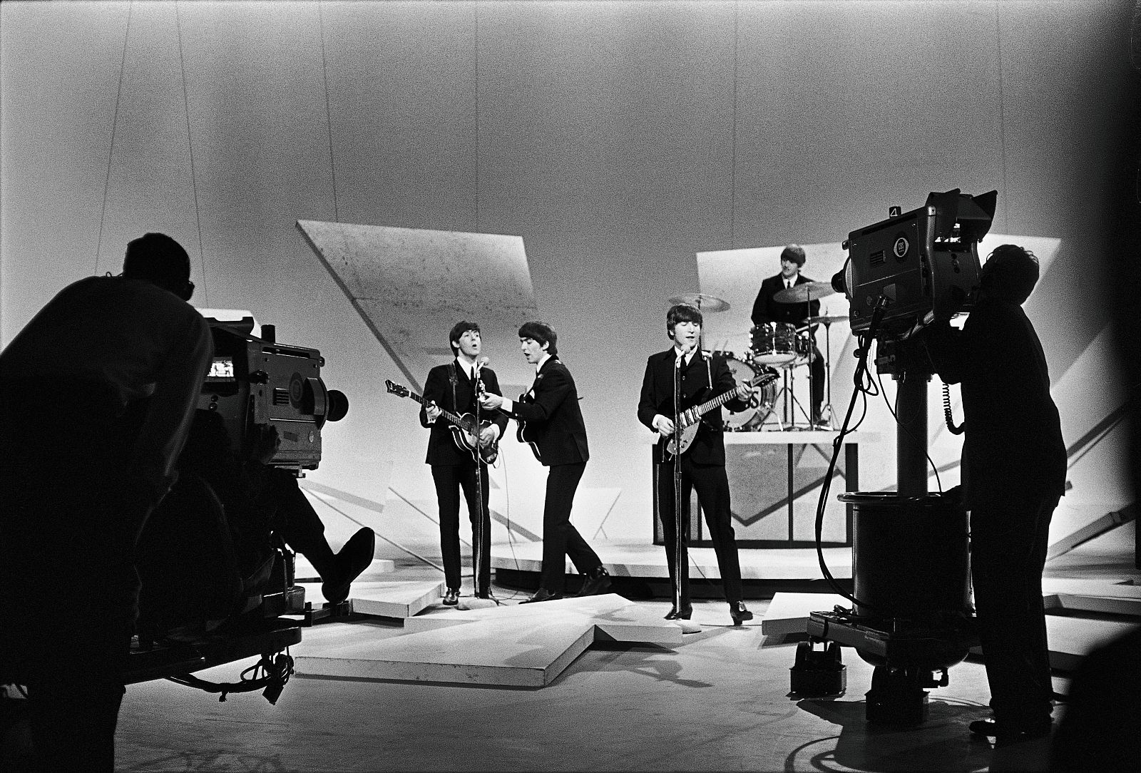 'Actuación en el legendario programa de TV The Ed Sullivan Show', Nueva York, 1964. © Harry Benson