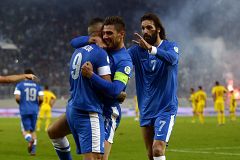 Mitroglou acerca a Grecia al Mundial y Croacia no puede con Islandia