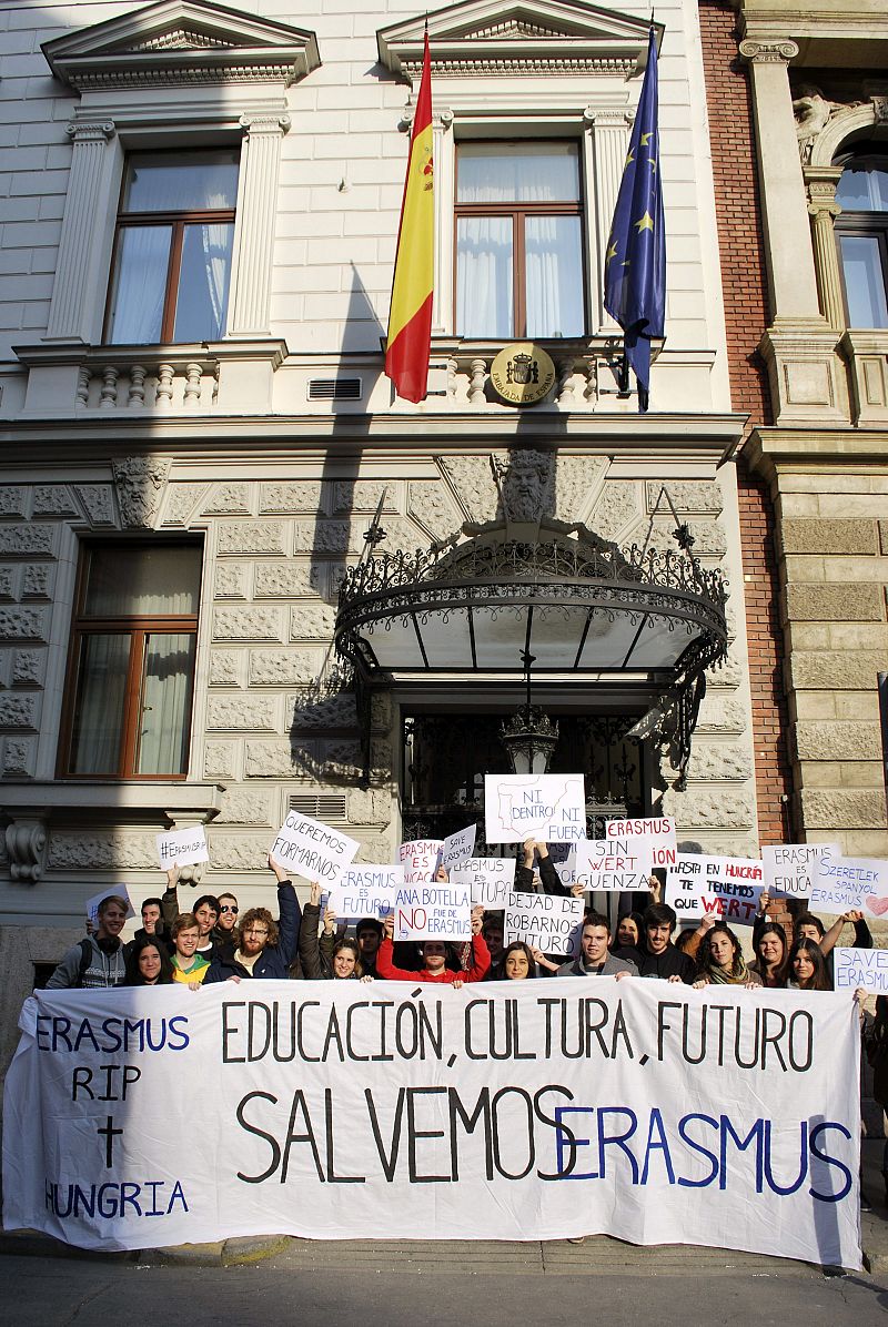 Los Erasmus españoles se movilizan contra la incertidumbre sobre las becas