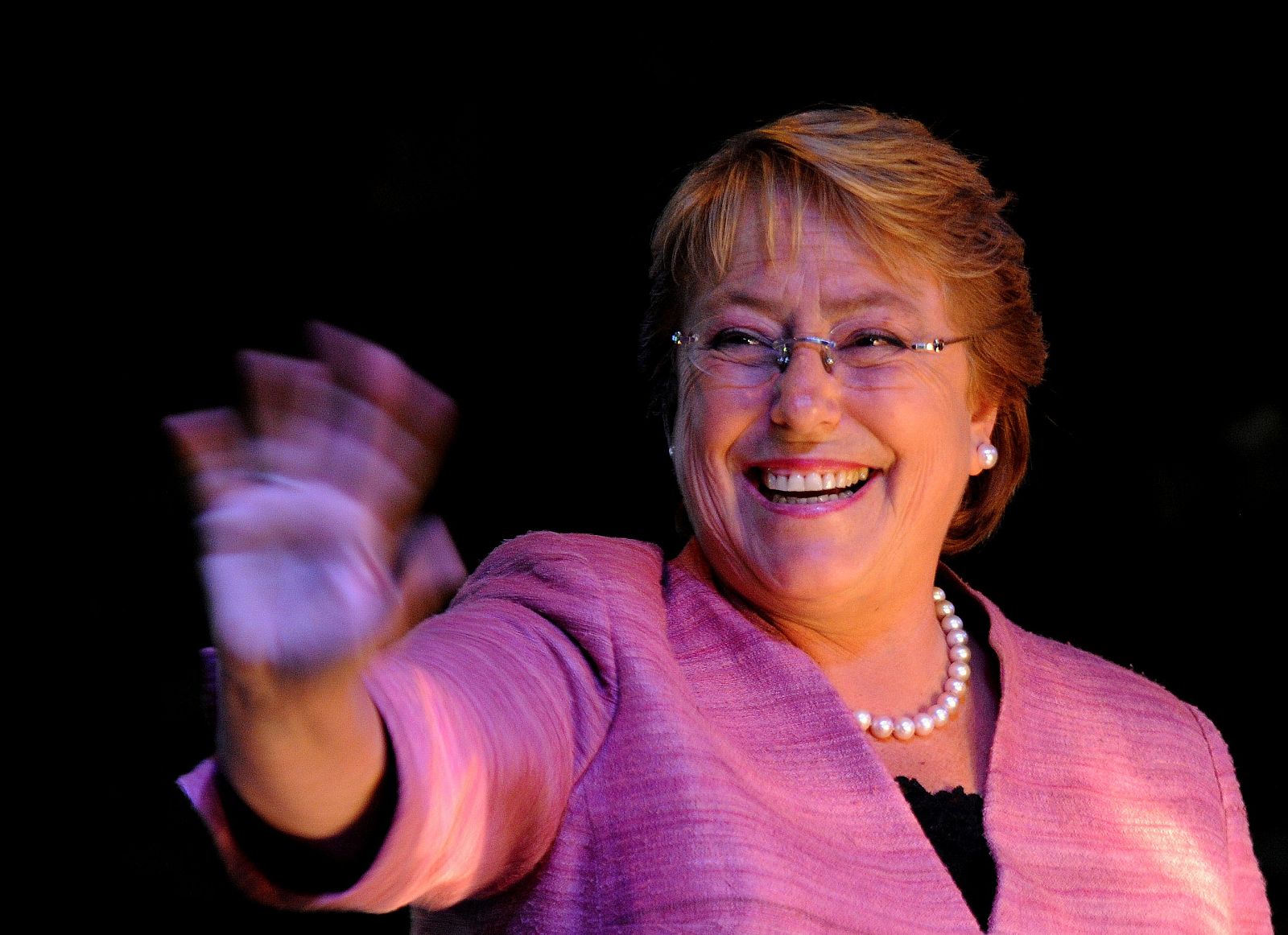 BACHELET GANA EN LAS QUINCE REGIONES DE CHILE Y CON MAYORÍA ABSOLUTA EN NUEVE