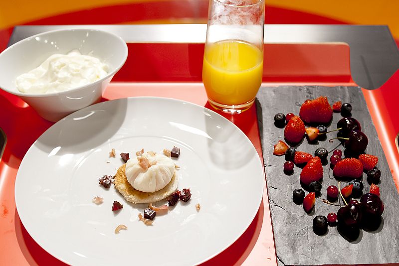 Tosta de huevo escalfado con jam�n y bacon