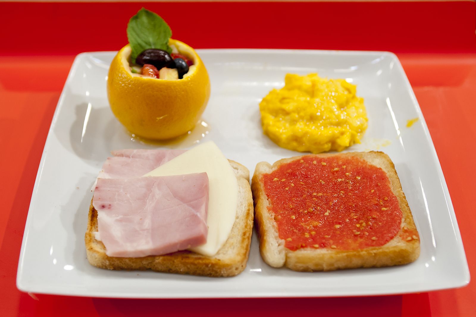 MasterChef Junior - Macedonia de frutas y tostadas con tomate y jamón york y queso