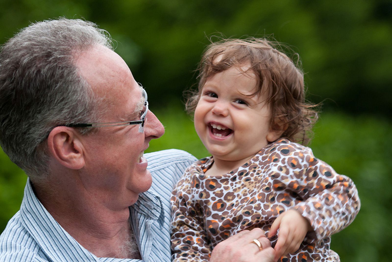 LAS COSQUILLAS SOLO SUCEDEN CUANDO ALGUIEN NOS TOCA POR SORPRESA