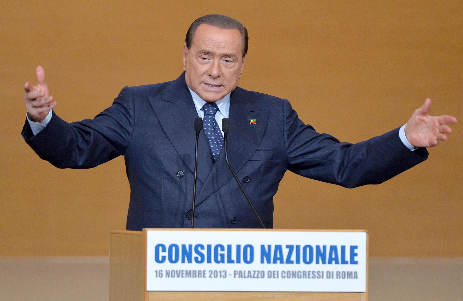 Silvio Berlusconi speaks at PdL meeting