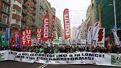 Miles de personas rechazan la Lomce en la primera 'marea verde' tras aprobarse la ley educativa