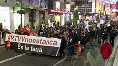 Multitudinaria manifestación en Valencia tras el cese de las emisiones de Canal Nou