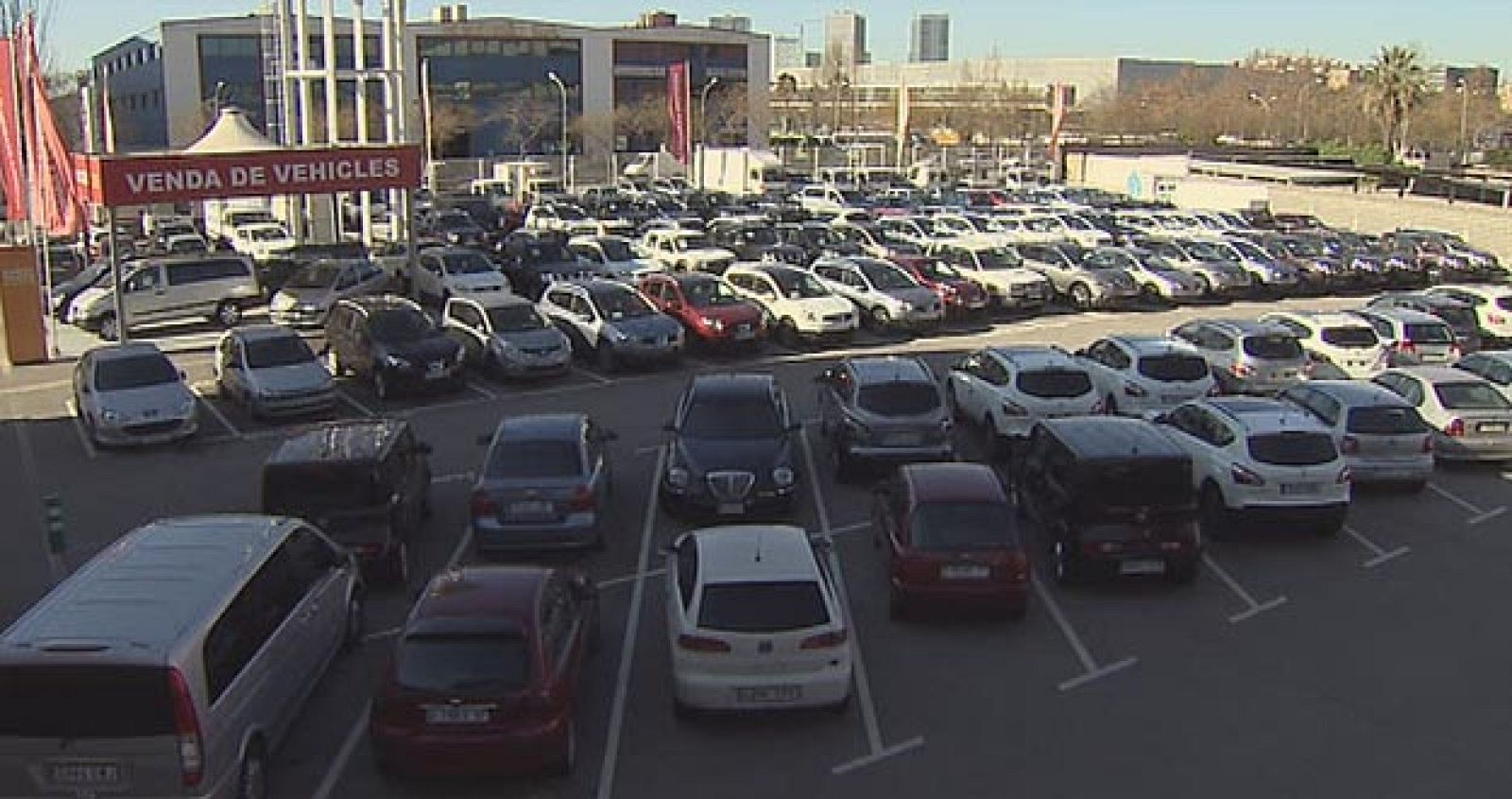 Imagen de archivo de un concesionario de coches.